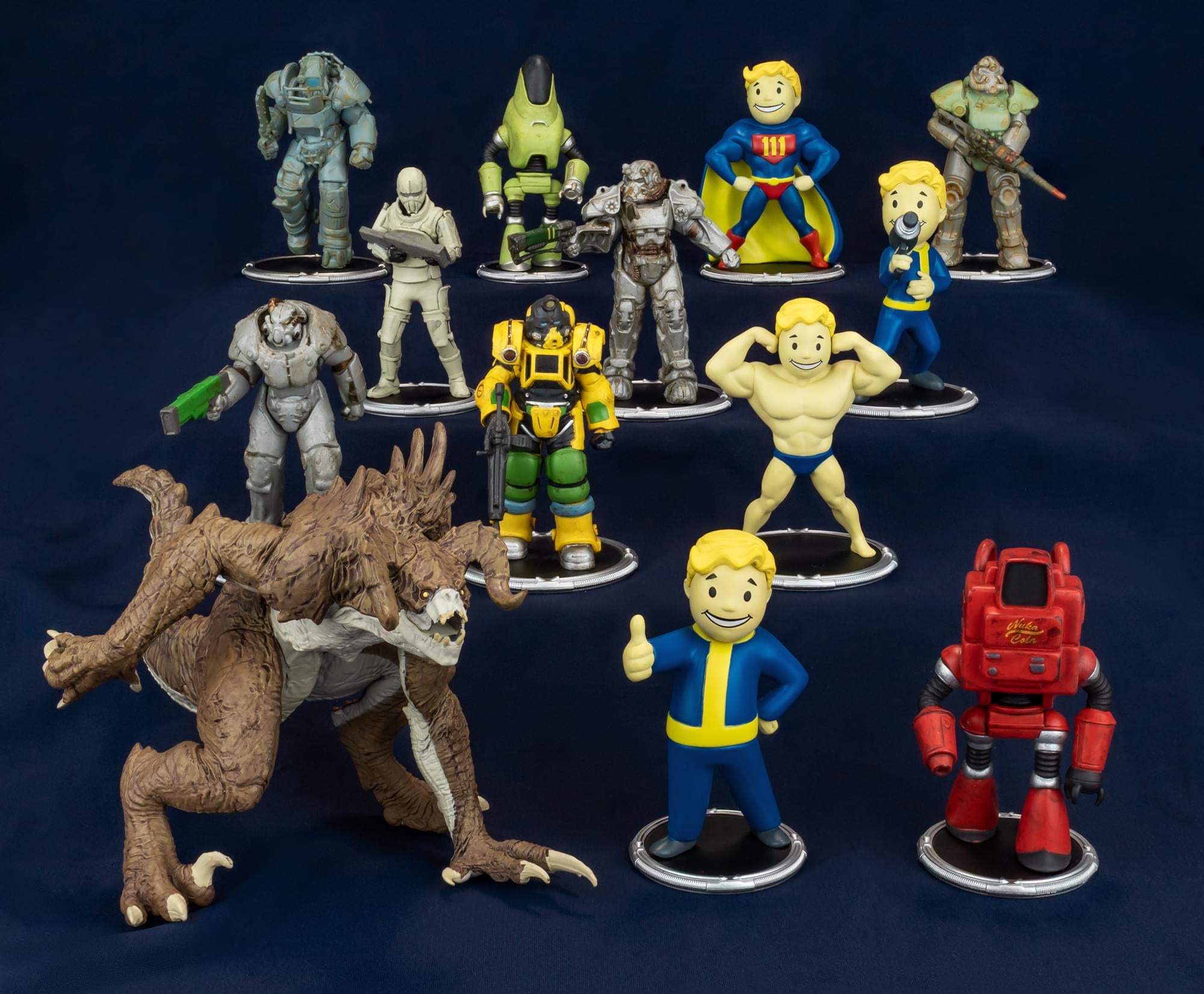 Fallout Excavator and Vault Boy (Gun) Mini Figure Set (Build-a-Figure Deathclaw)