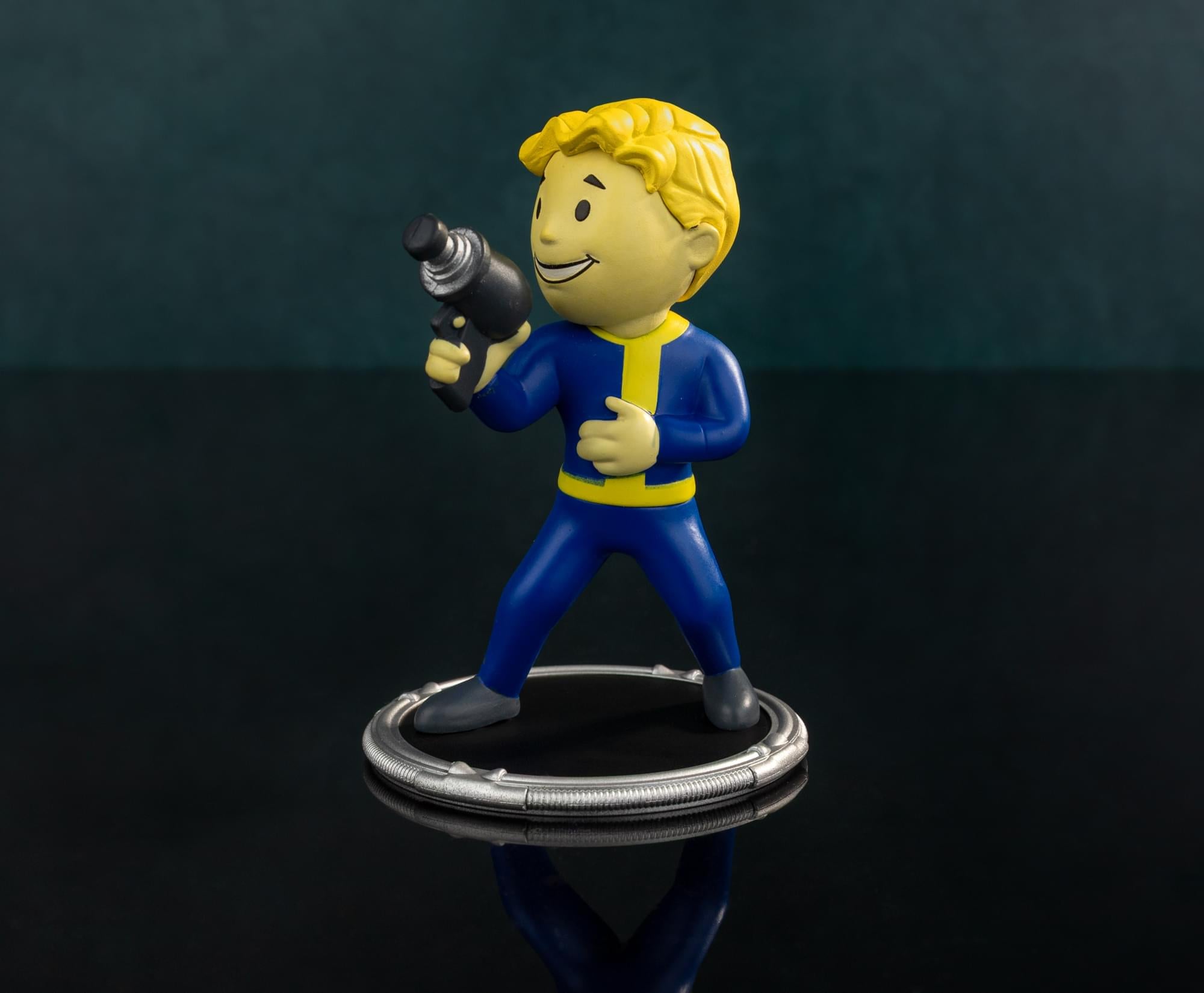 Fallout Excavator and Vault Boy (Gun) Mini Figure Set (Build-a-Figure Deathclaw)